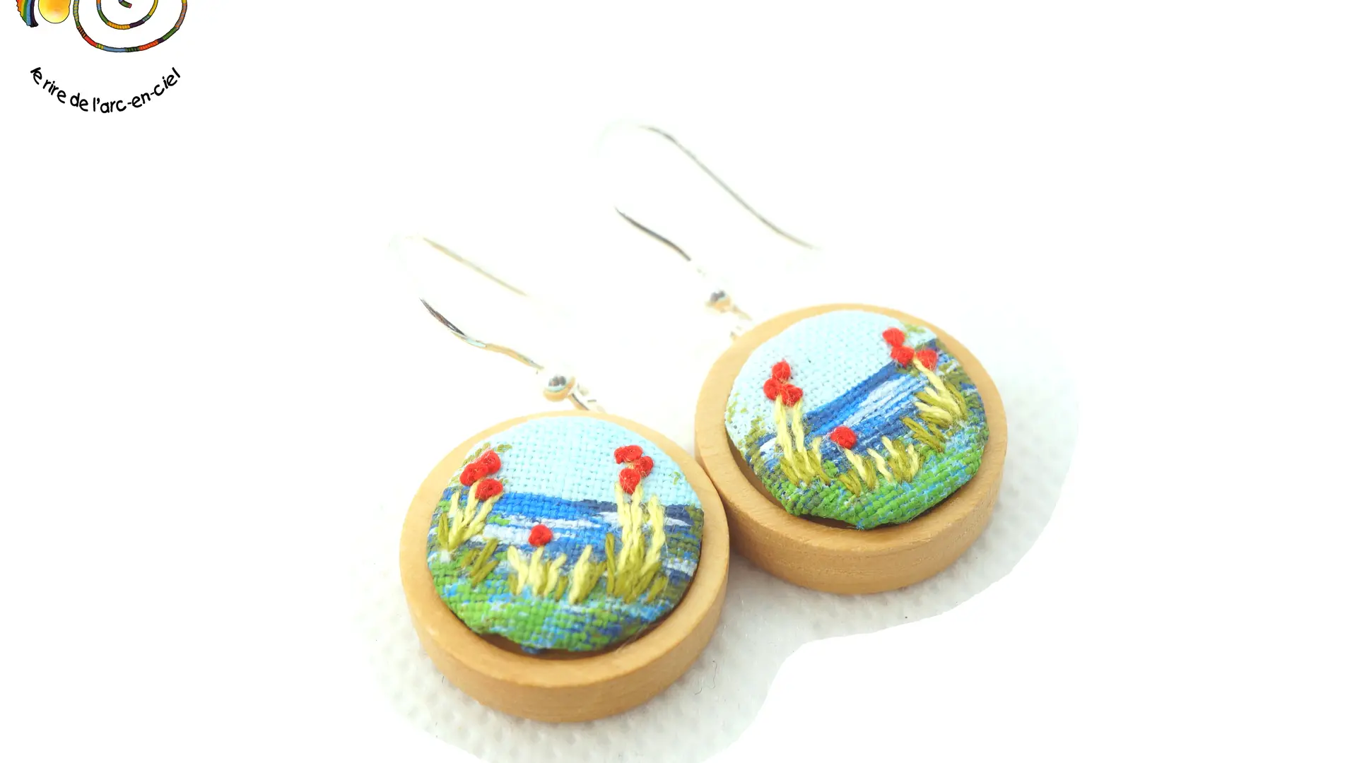 Boucles d'oreilles bord de mer peinture et broderie