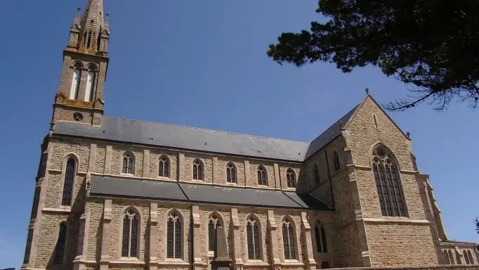 Eglise Saint-Pierre Plougrescant 2