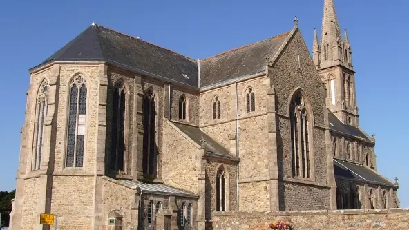 Eglise Saint-Pierre Plougrescant