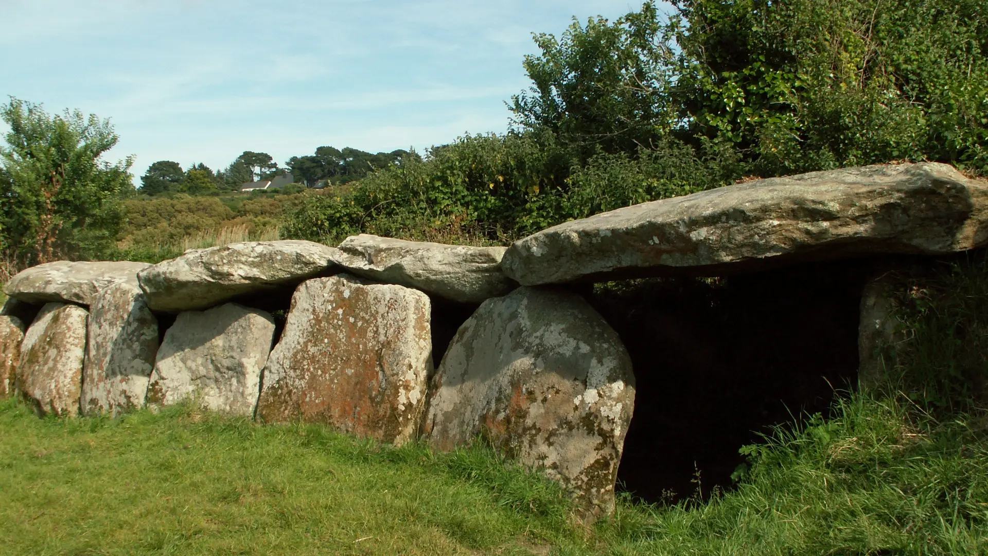 Allée couverte de Kerguntuil, Trégastel, Côtes d'Armor