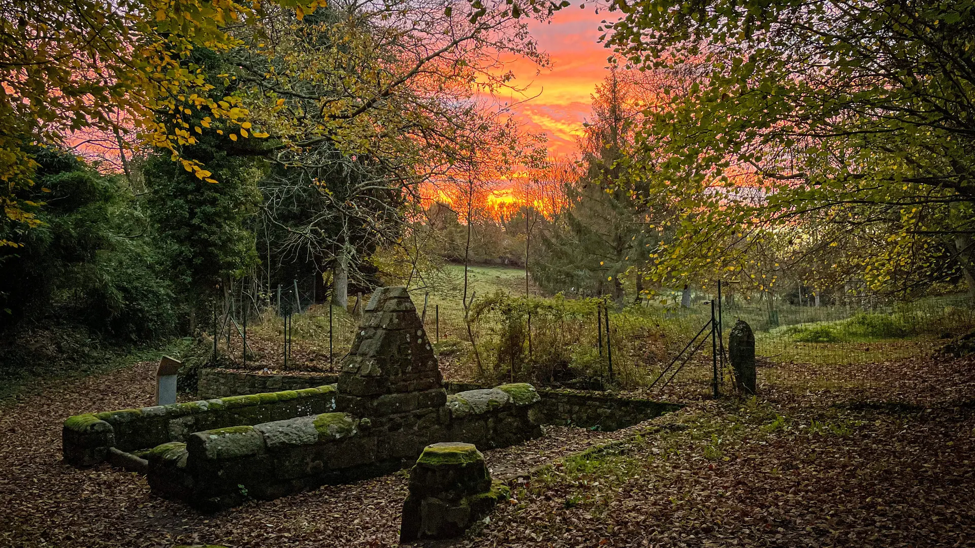 Couché de soleil à la fontaine de Maudez