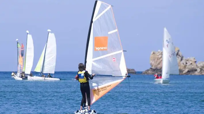 PLANCHE A VOILE