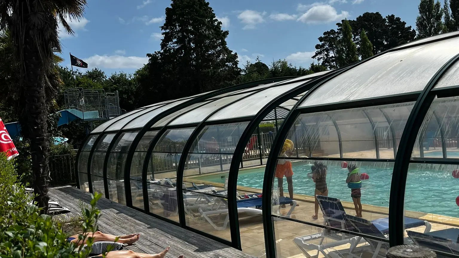 Piscine couverte et chauffée avec pataugeoire
