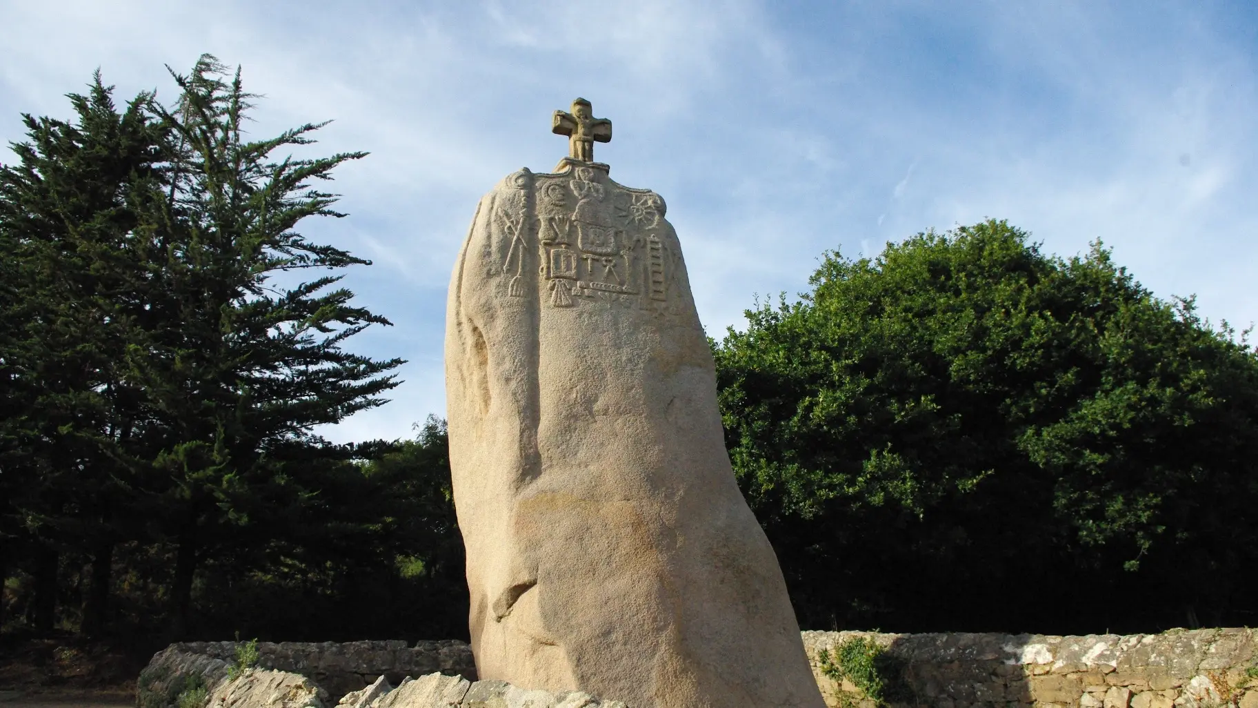 Le menhir christianisé