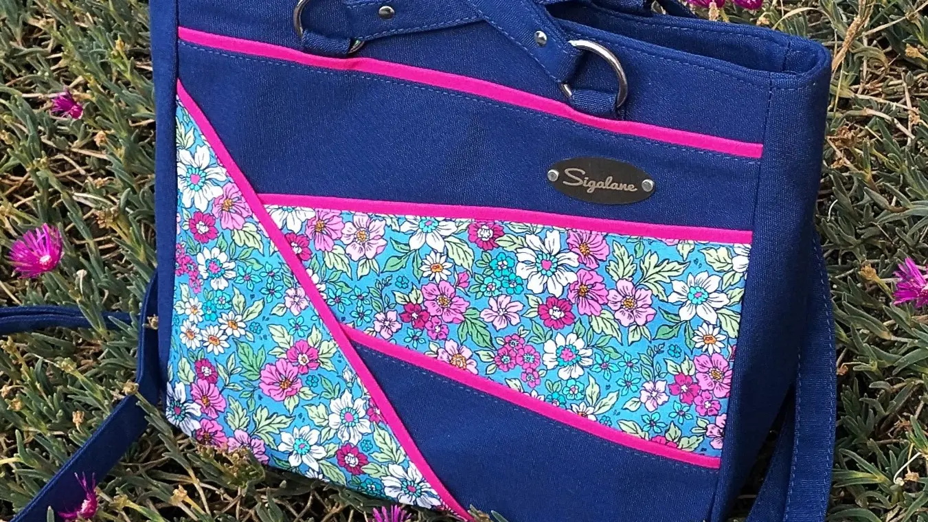 Sigalane sac Rosana (3 en 1) uni bleu marine et petites fleurs roses et blanches-0