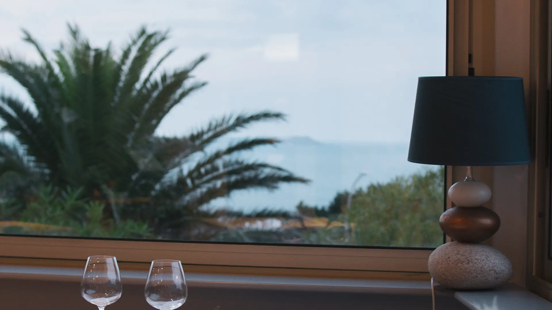 TABLE DE LA VILLA - vue mer 2  @HBA.DelphineErhel