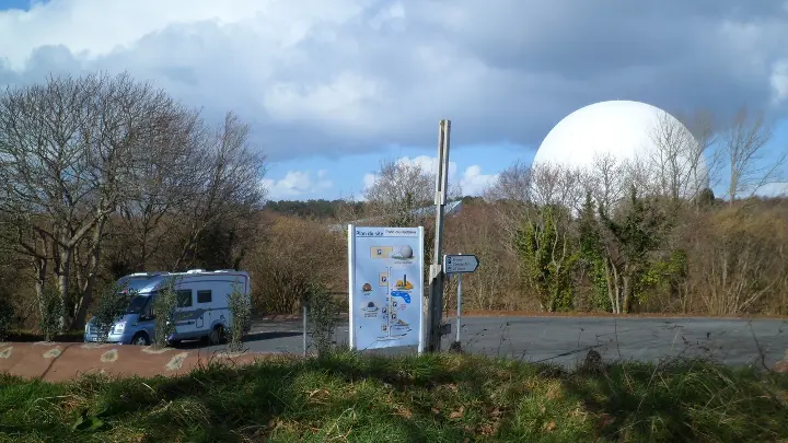 aire_accueil_borne_service_camping-cars_parc_radome_pleumeur_01