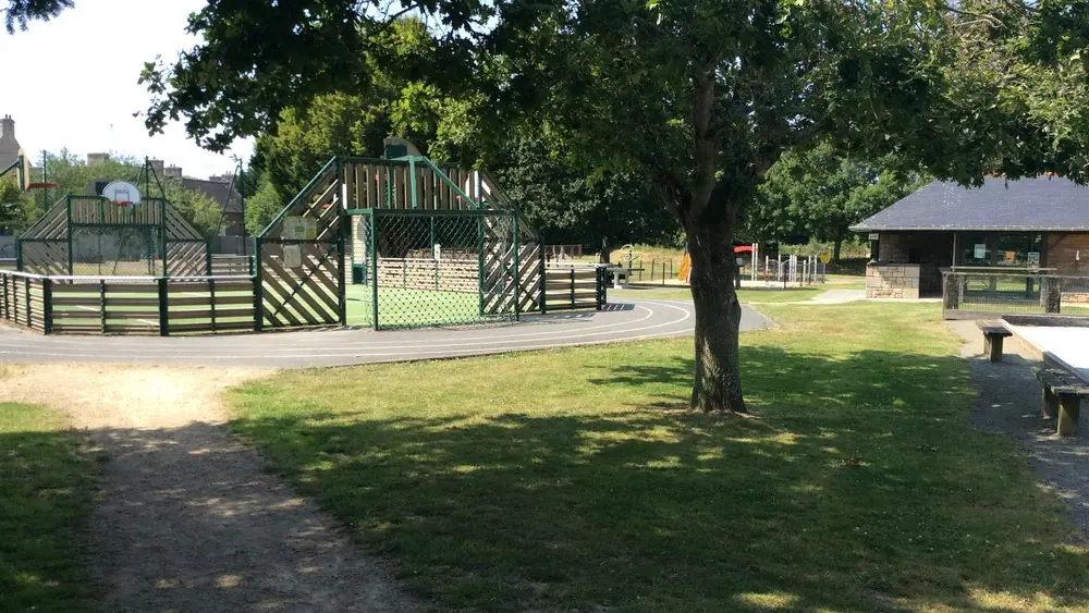 aire de jeux Tonquédec