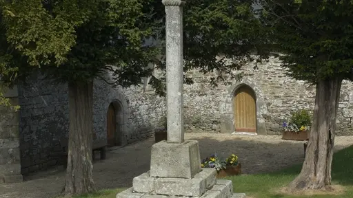 chapelle Dresnay croix extérieure-Loguivy-Plougras©B. Bègne-Région Bretagne