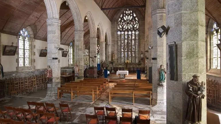 église St Pierre intérieur-Tonquédec ©B. Bègne – Région Bretagne