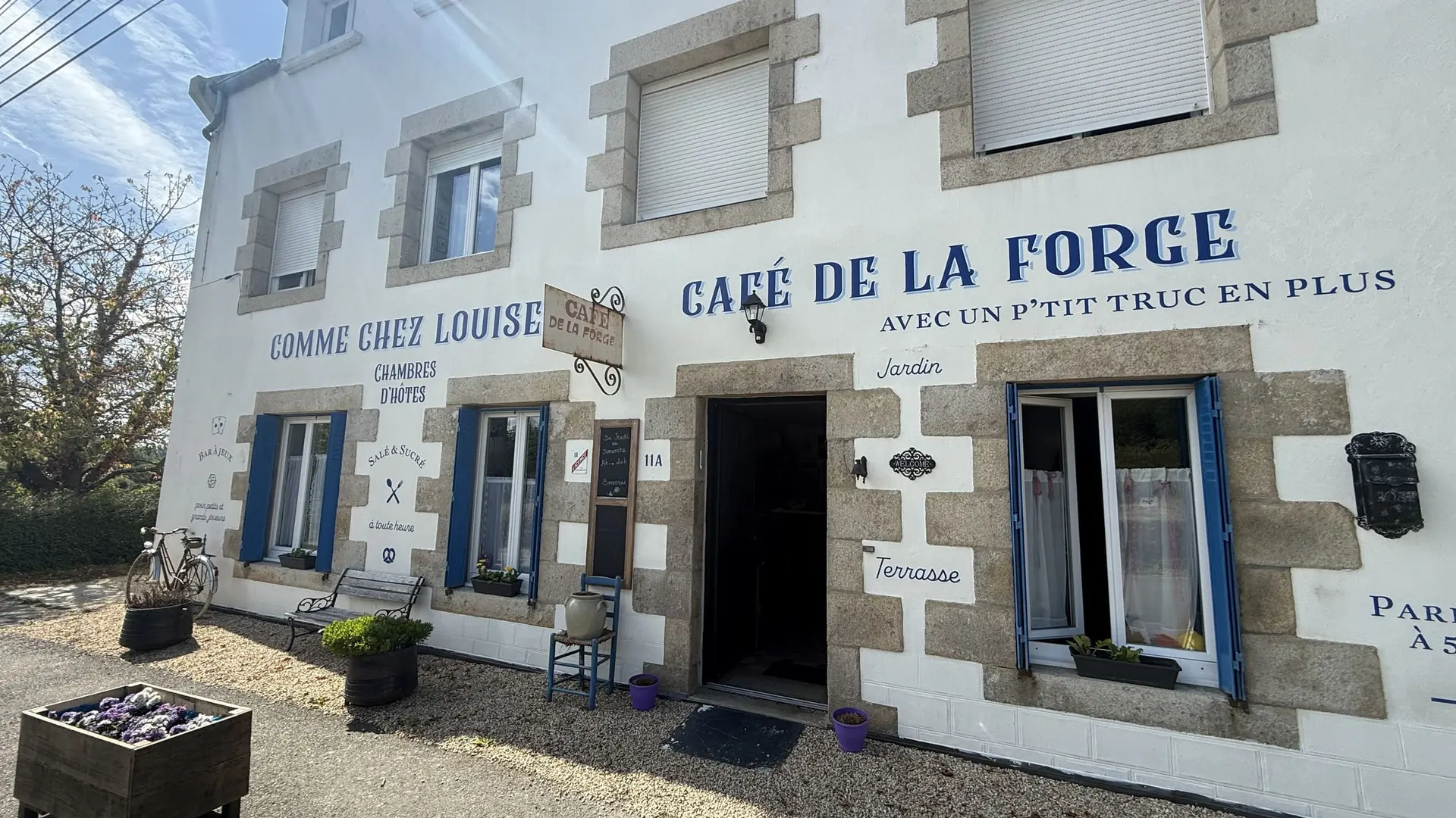 facade du Café de la Forge avec un petit truc en plus