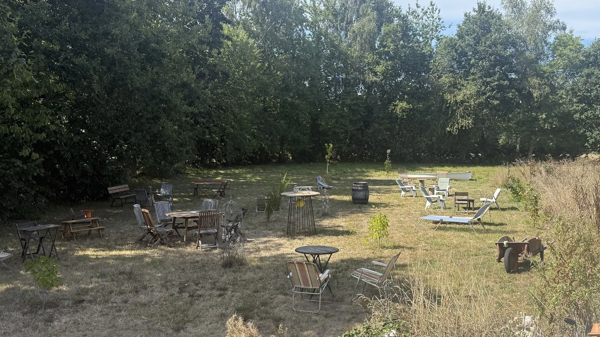 jardin du Café de la Forge avec un petit truc en plus