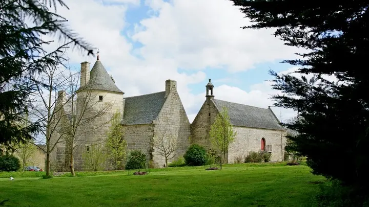 manoir de Lesmoal et sa grange à lin vue du nord