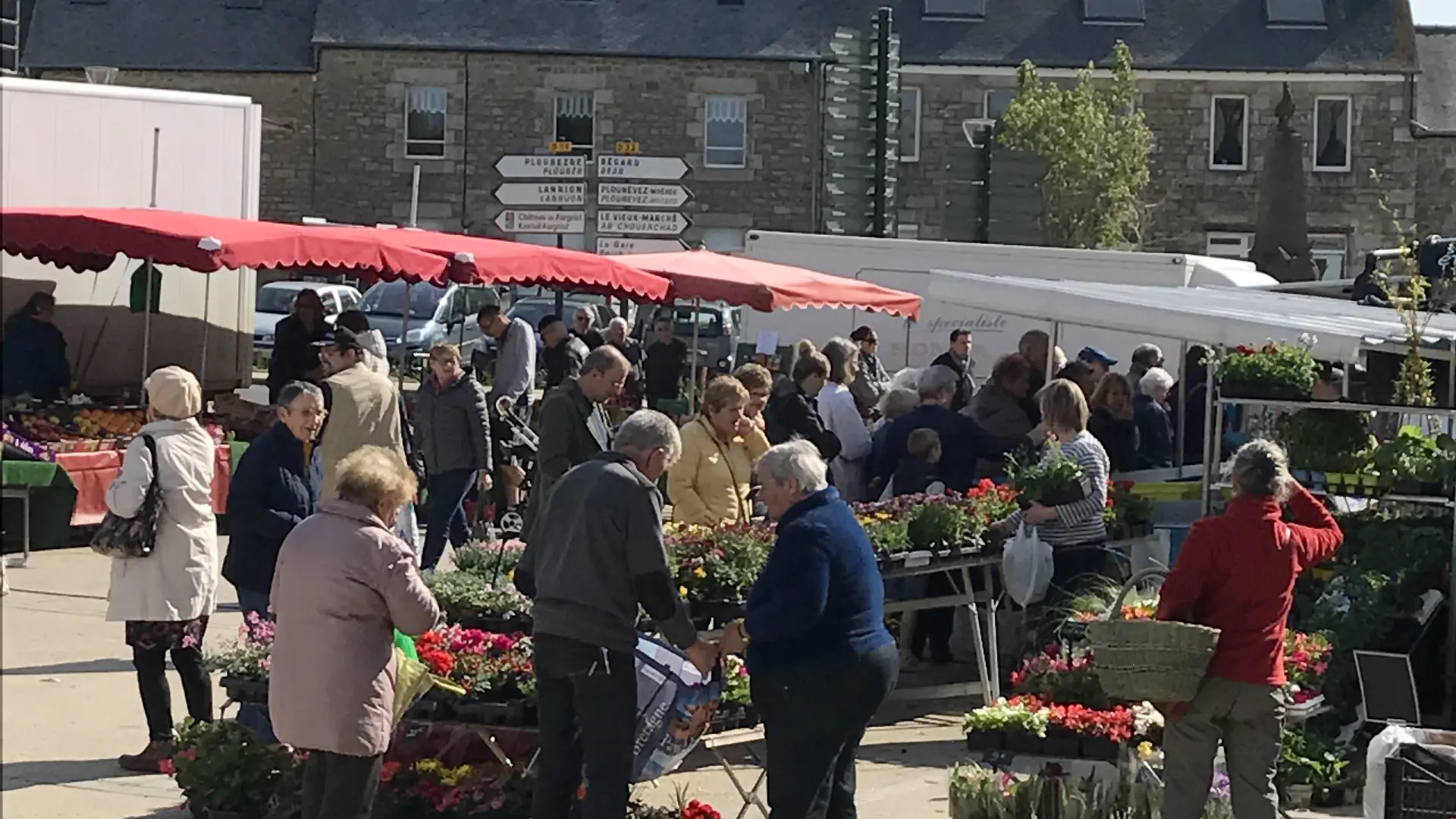 Le marché  hebdomadaire de Plouaret