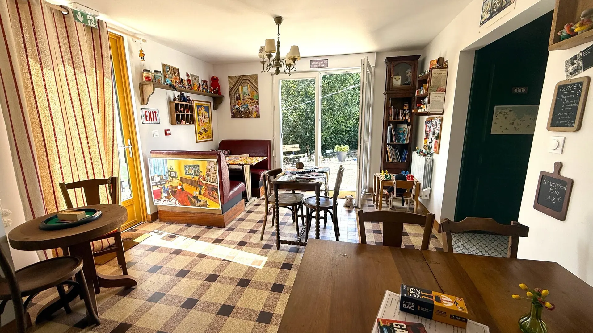 salle du Café de la Forge avec un petit truc en plus
