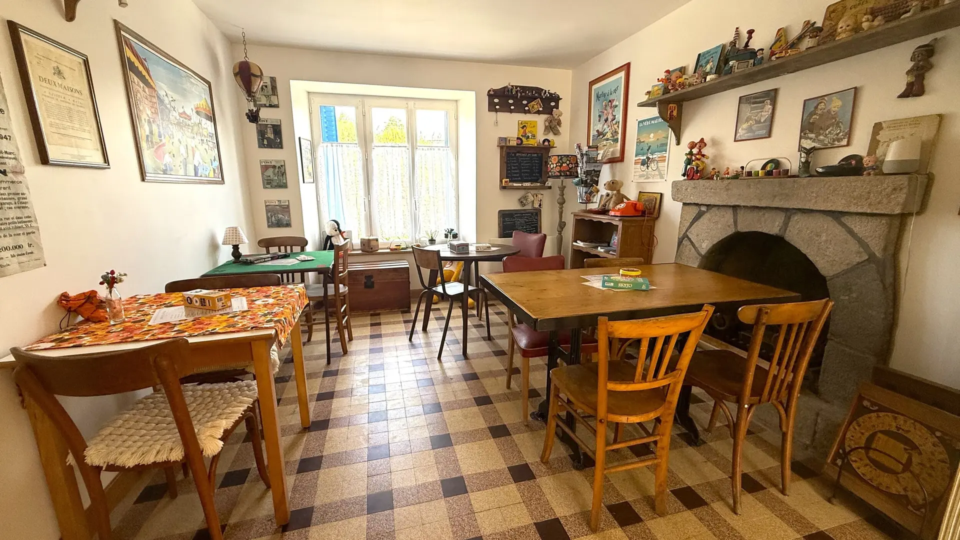 salle du Café de la Forge avec un petit truc en plus