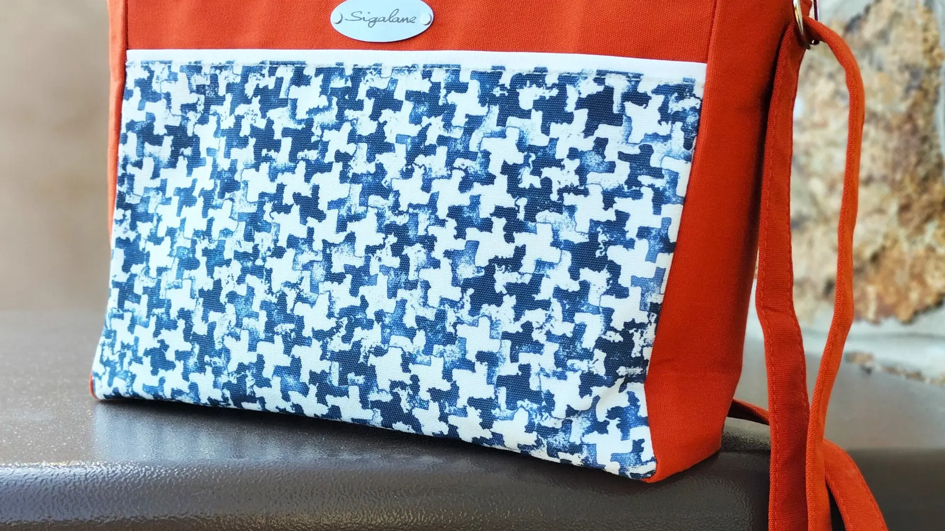 sigalane sac Lorène pied de poule bleu marine et orange