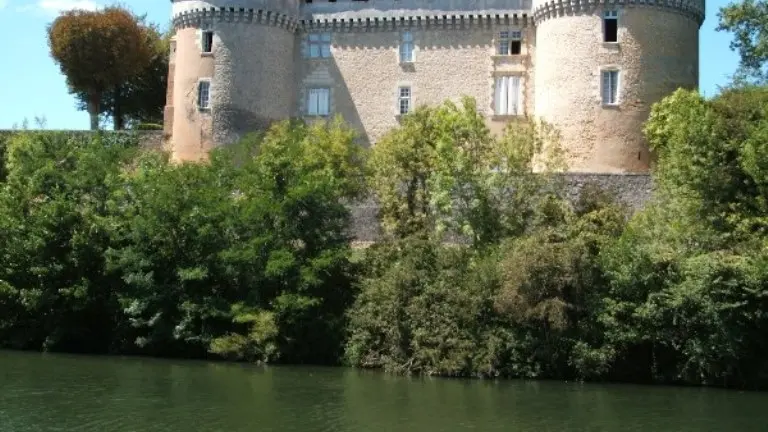 vue sur le château de Mauriac