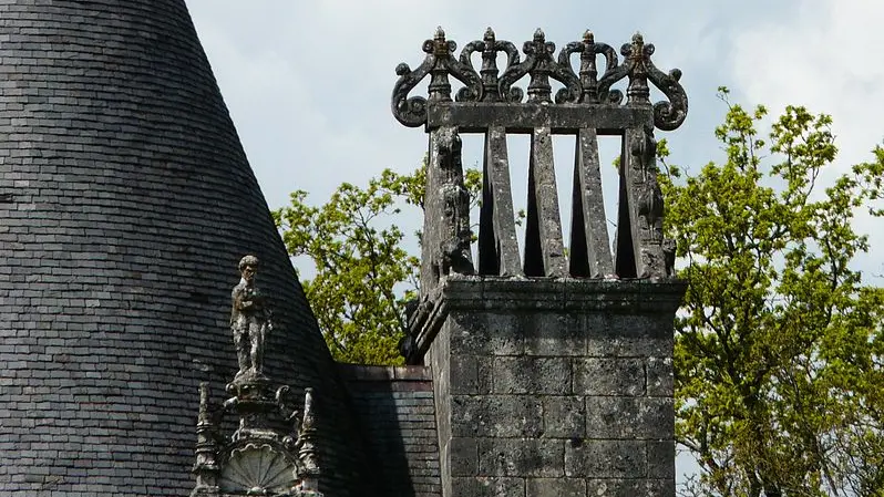 798px-Villars_Puyguilhem_cheminée_(1)