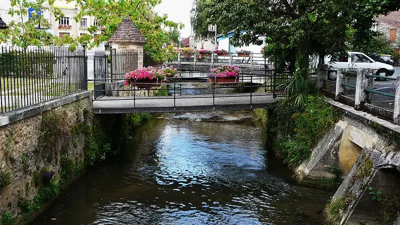 800px-Mussidan_Crempse_(2)