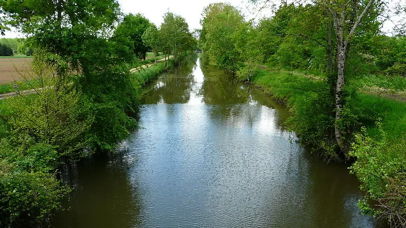 800px-Saint-Laurent-des-Hommes_canal_Filolie père igor