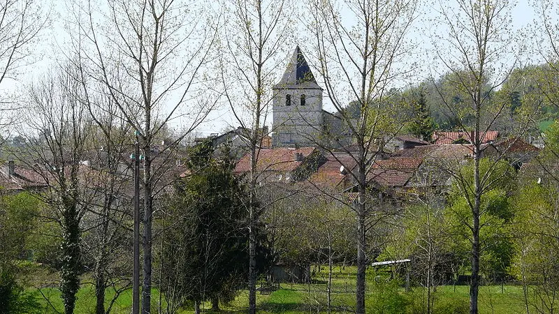 800px-Villars_(Dordogne)_vue_générale_(3)