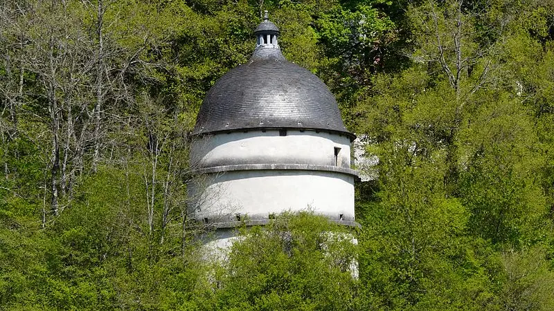 800px-Villars_Puyguilhem_pigeonnier