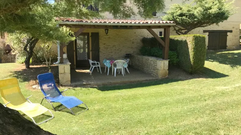 040043 - Lapervoisie1_gite 4 pers_avec_piscine_a_partager_proche sarlat (45)