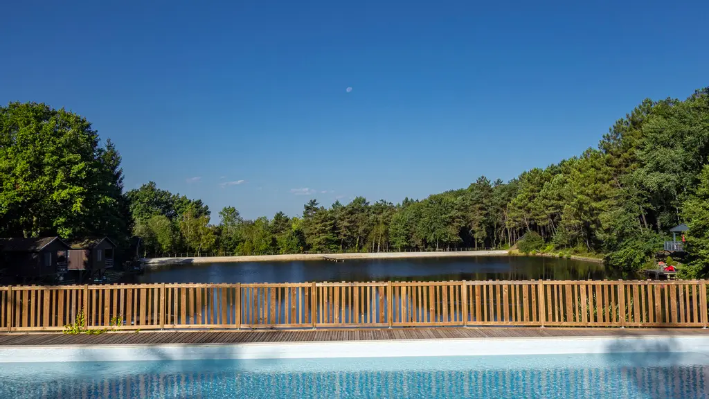 06-parentheses-imaginaires-piscine-lac-baignade