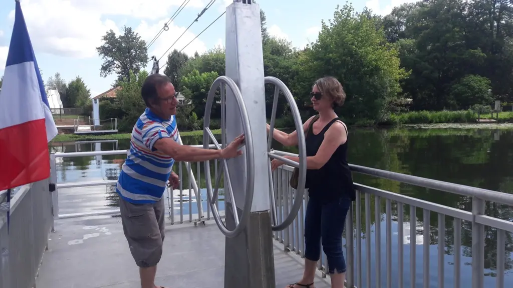 Base de loisirs Neuvic, bac pour traverser l'Isle