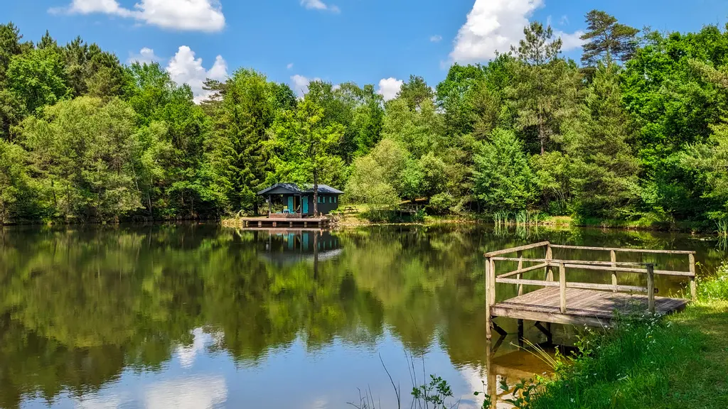 11-parentheses-imaginaires-lac-peche-cabane