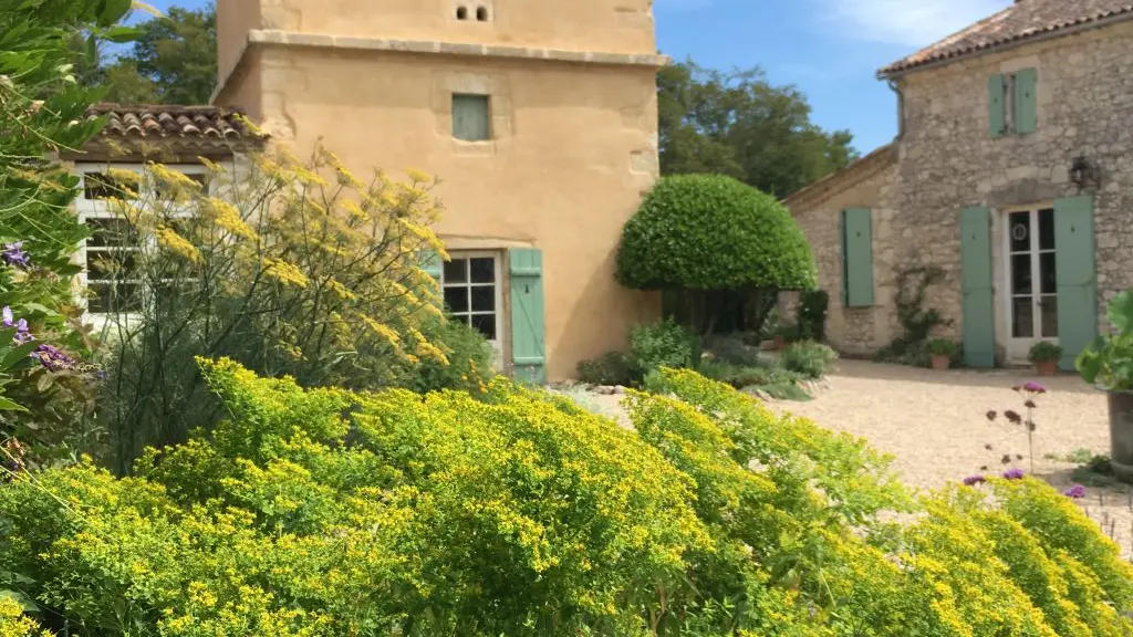 2 - pigeonnier dans le jardin sec