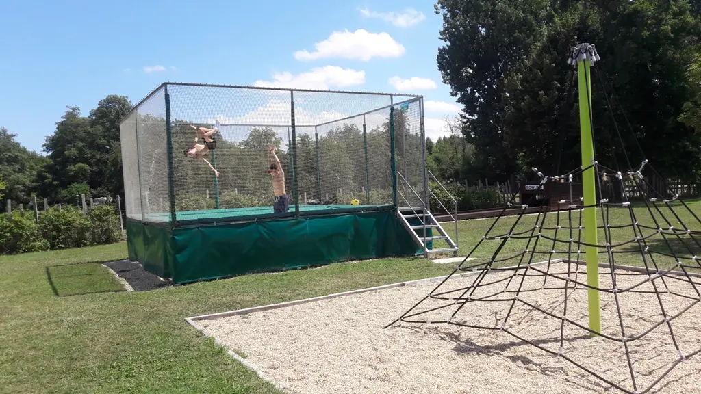 trampolines-et-araignée base de loisirs Neuvic