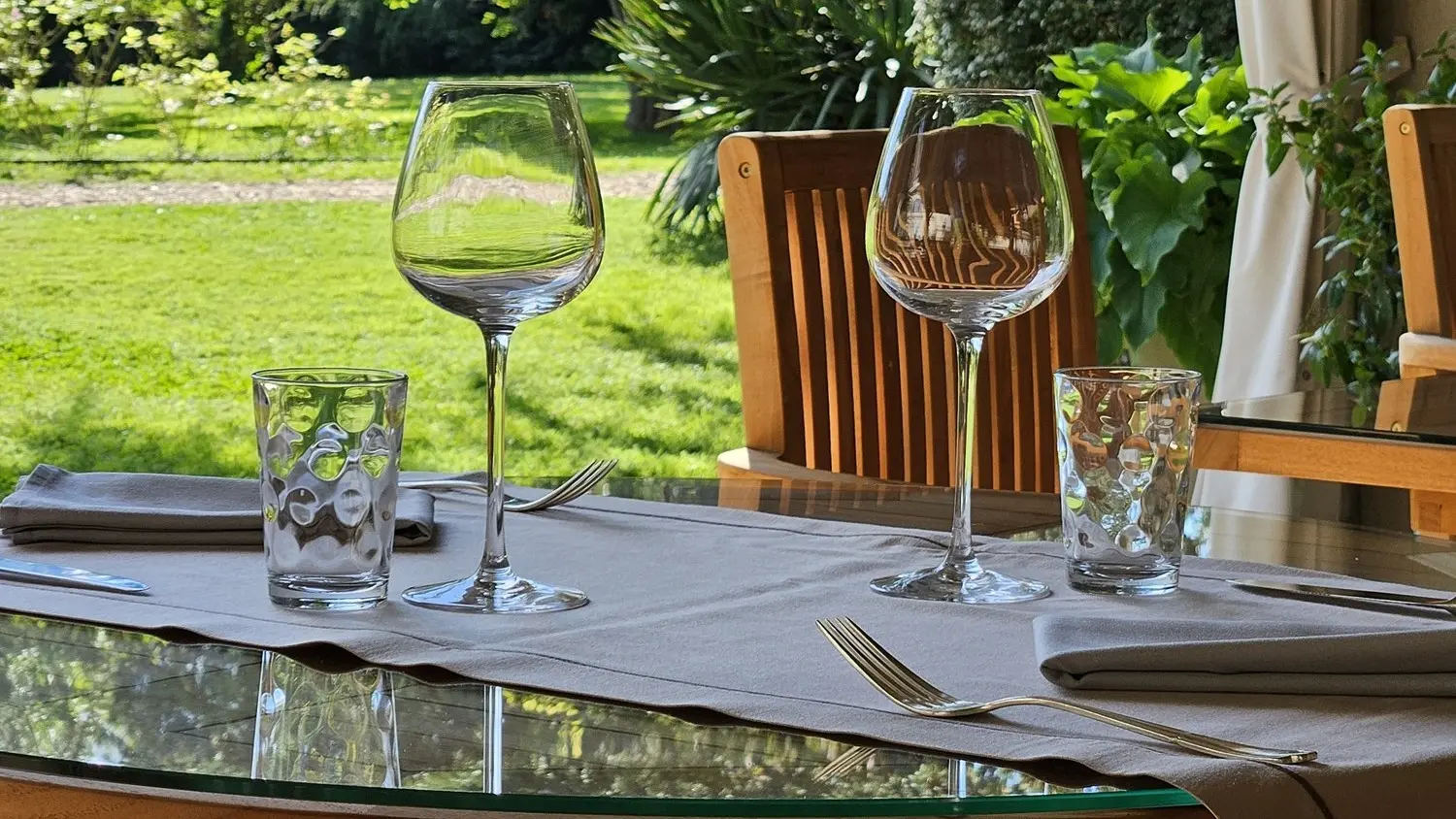 table-terrasse-chateaudelalande-dordogne