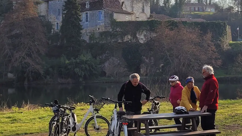 vue sur église sourzac