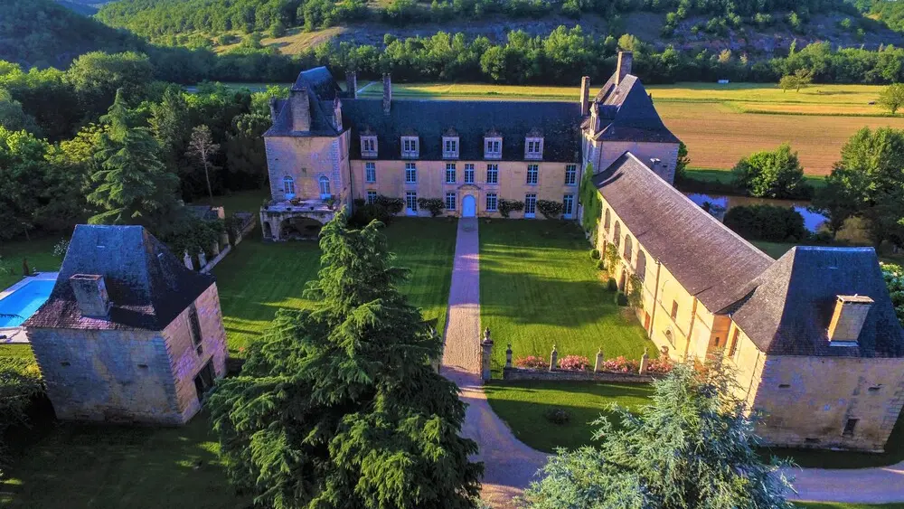 vus extérieure château de sauveboeuf
