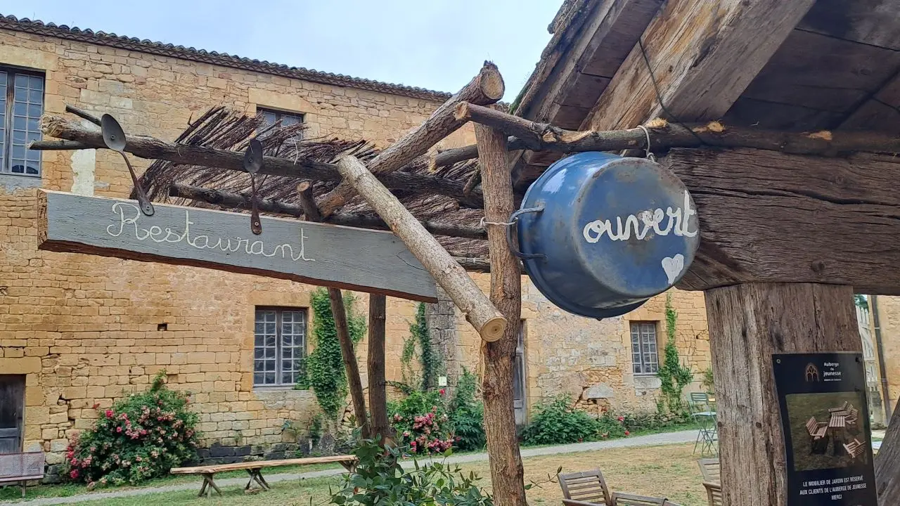 Auberge Cadouin 2