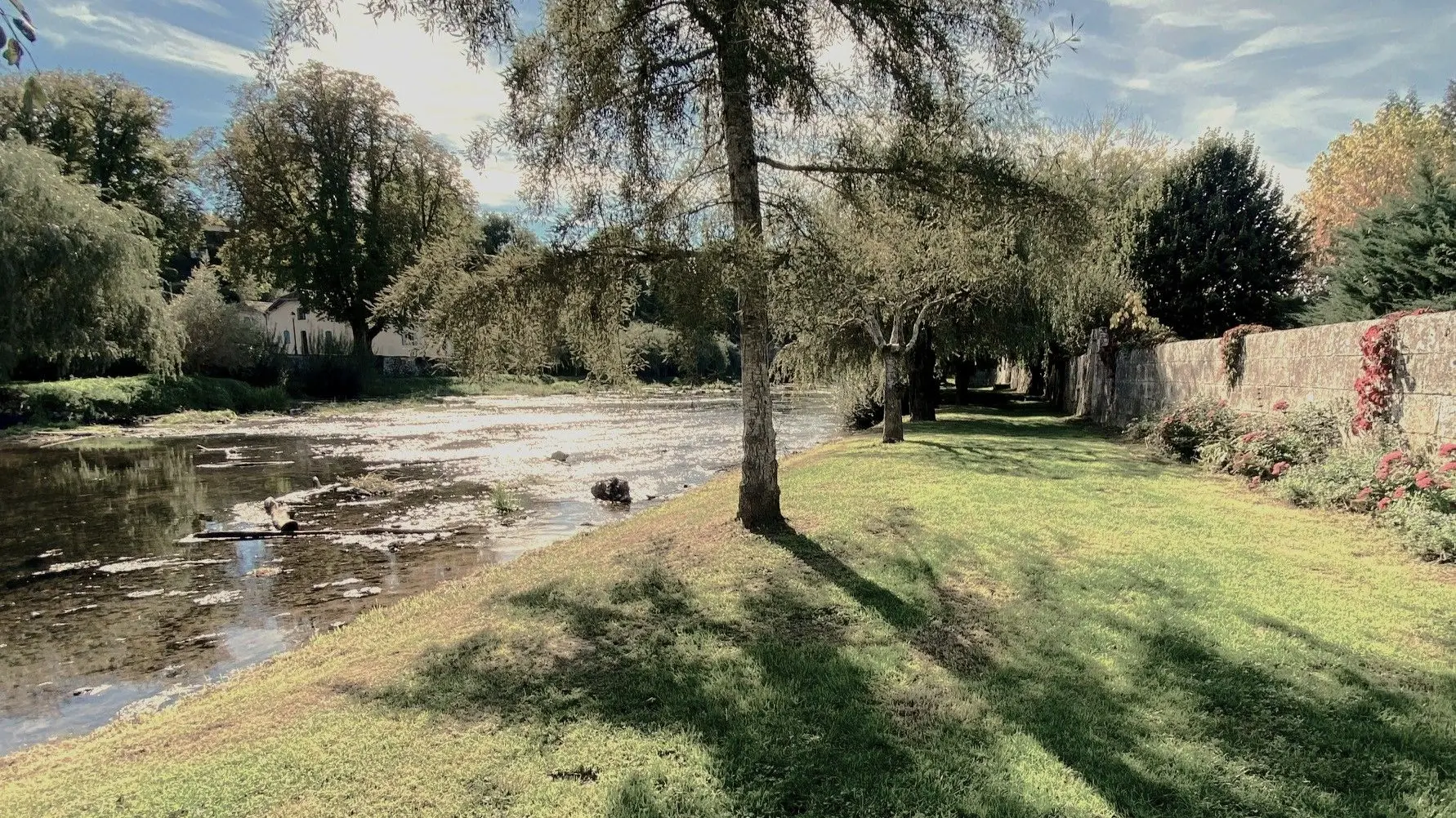 BOURDEILLES-Boucle de Bourdeilles-Rivière