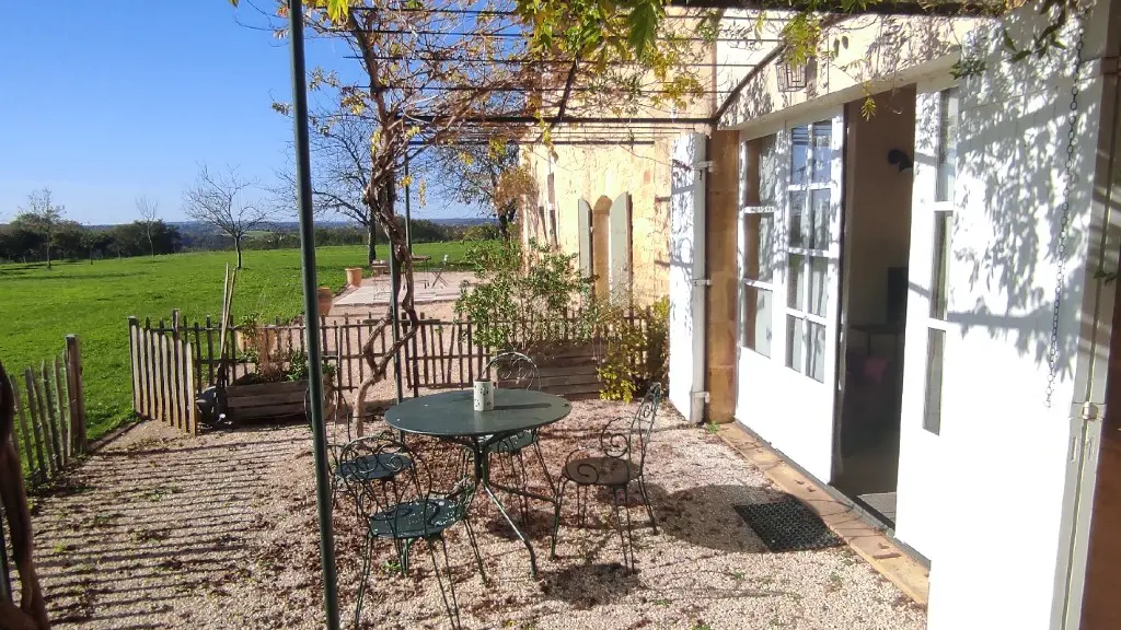 Salon jardin côté sud et truffière