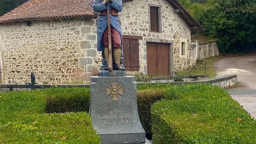 BUSSIERE-BADIL-Boucle du Banaret-Statue