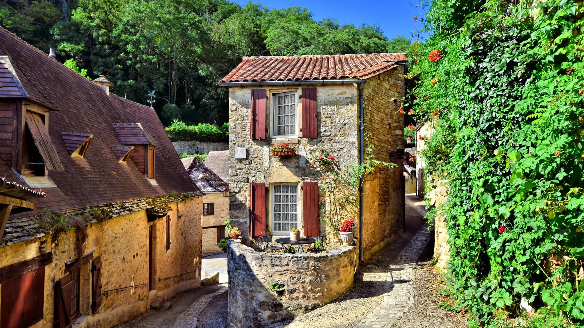 Picturesque corner of the beautiful Dordogne village of Beynac, France
