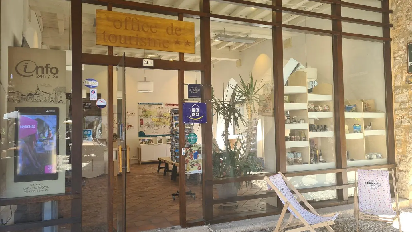 Bureau touristique de Monpazier vitrine