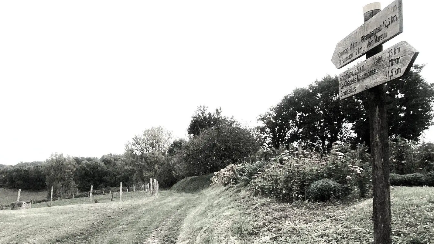 CANTILLAC-Boucle de Cantillac-Chemin-Poteau