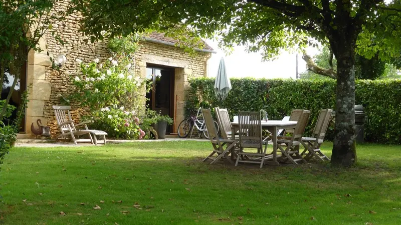 CHANTEPIERRE Jardin table redim