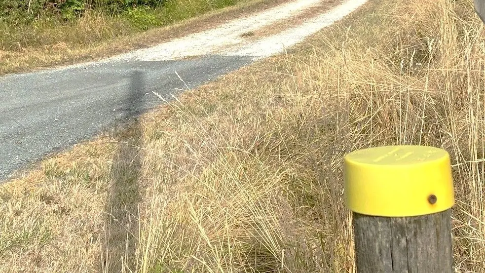 COUTURES-Boucle de Coutures-Chemin-Poteau 3