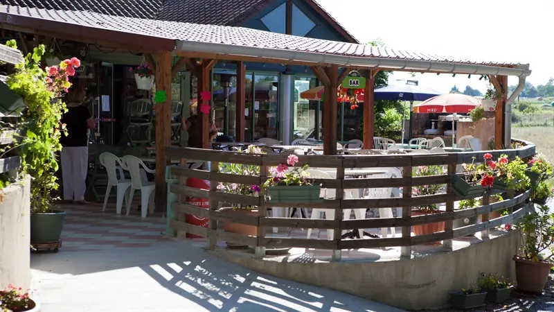 Camping la Garenne_Bar-restaurant©DELEBARRE