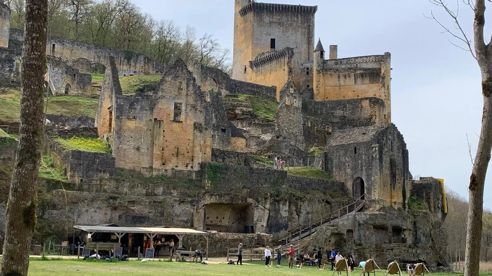 Chateau de Commarque@tour in perigord