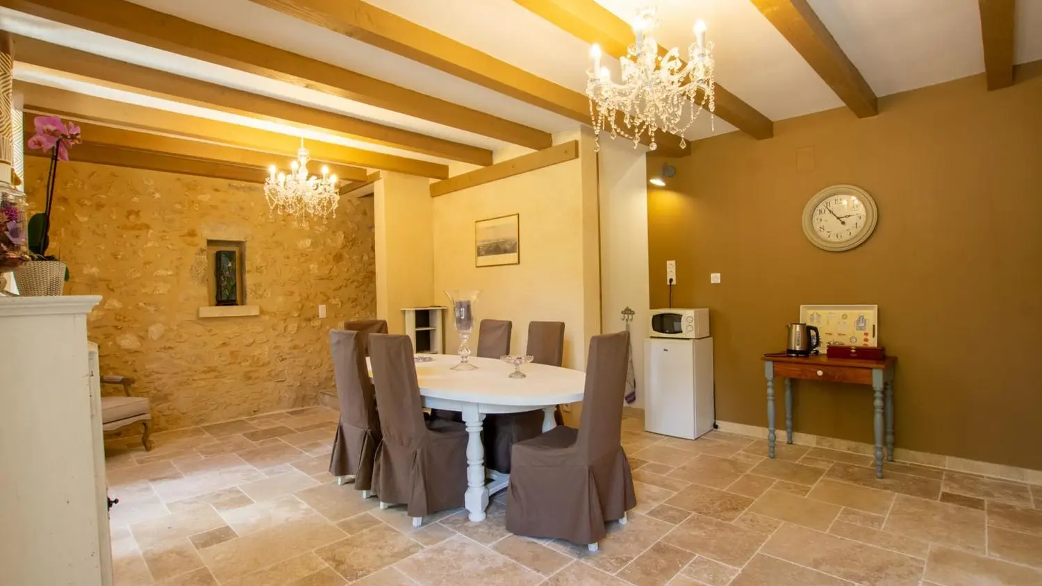 Chambre d'Hôtes Les Châtaigniers salle à manger
