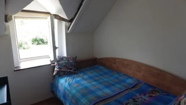 Chambre lit simple 2 gîte la Salamandre redim