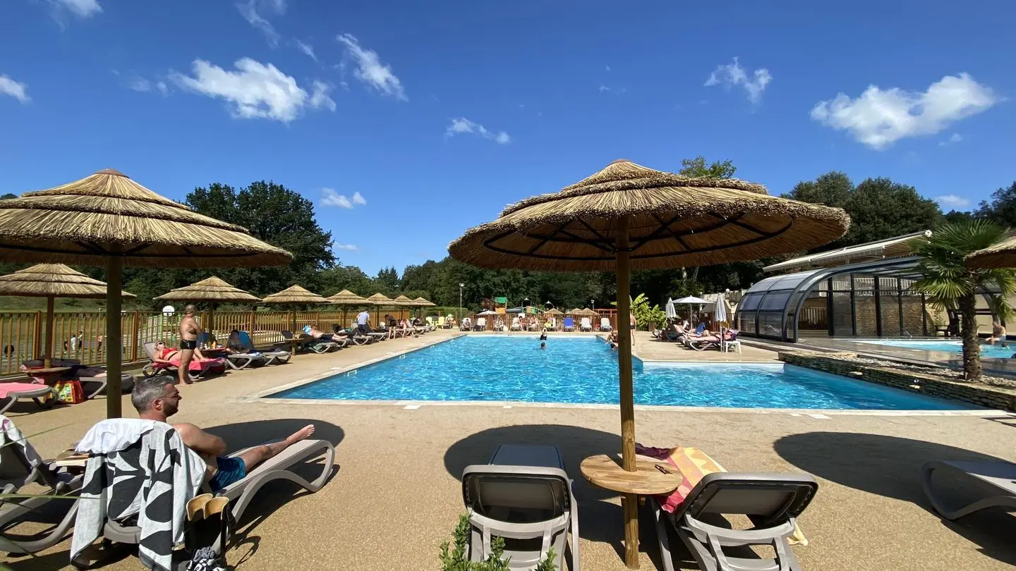 Domaine-des-chenes verts- piscine-extérieure